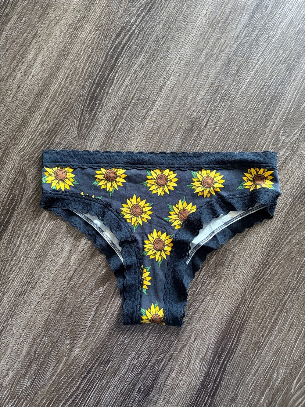 MeUndies NWOT UltraModal Lace Sunflower